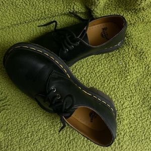 Dr Martens shoes size 6, worn a handful of times!